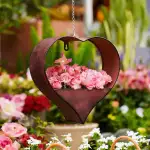 Yeomoo Metall Herzform Blumentopf Hängend Gartendeko für Draußen - Rost Pflanzkübel Deko für Gart...