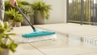 Balkonboden tiefenreinigen: Flecken adé!