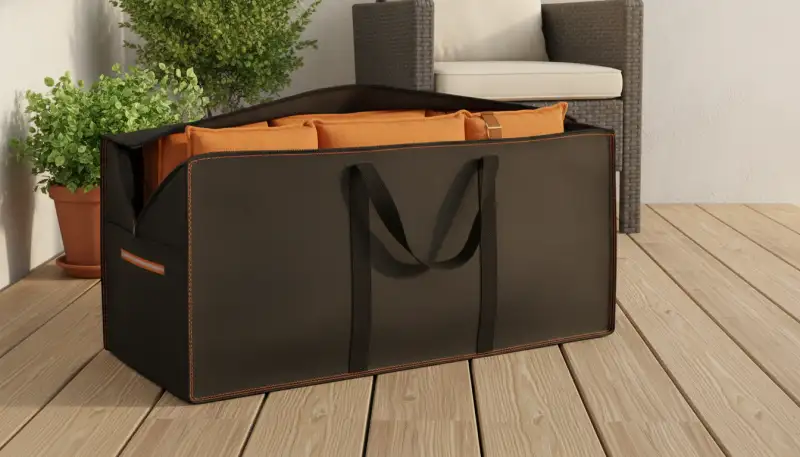 Balkonkissen schützen: Hüllen und Taschen